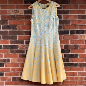 Gabby Skye Floral Midi Dress